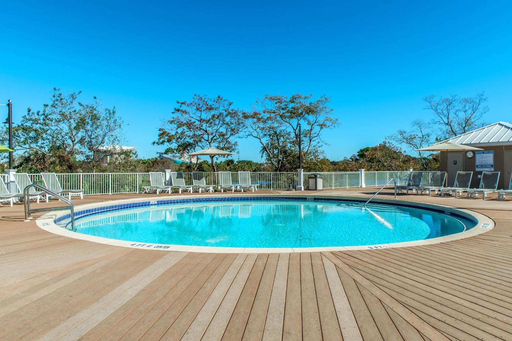 Laketown Wharf 607 Holiday home